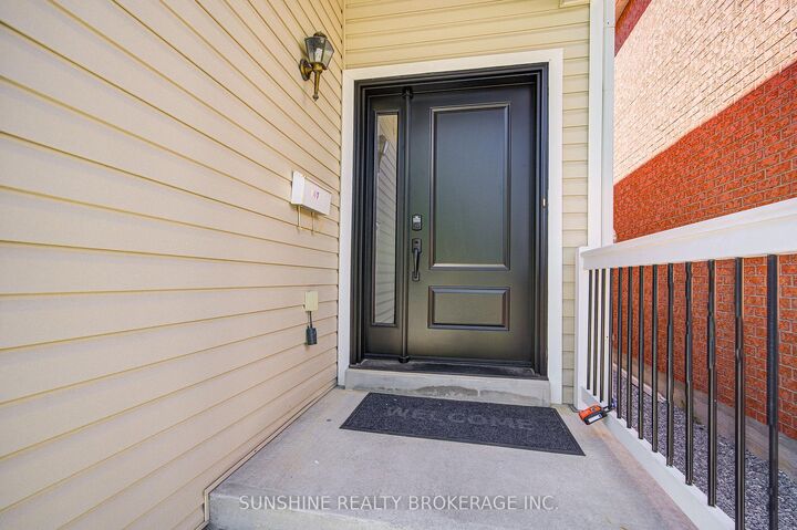 Property Photo:  1472 Heartland Boulevard  ON L1K 2P3 