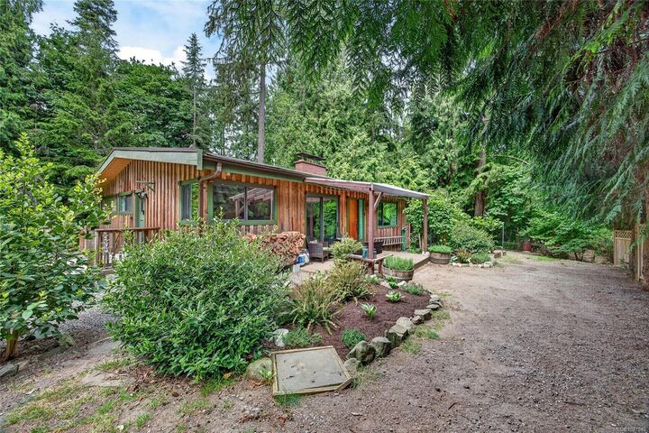 Property Photo: 300 Walkers Hook Rd BC V8K 1N7