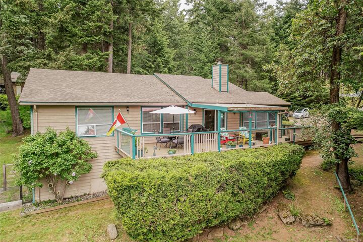 Property Photo: 204 Cormorant Cres BC V8K 1G8