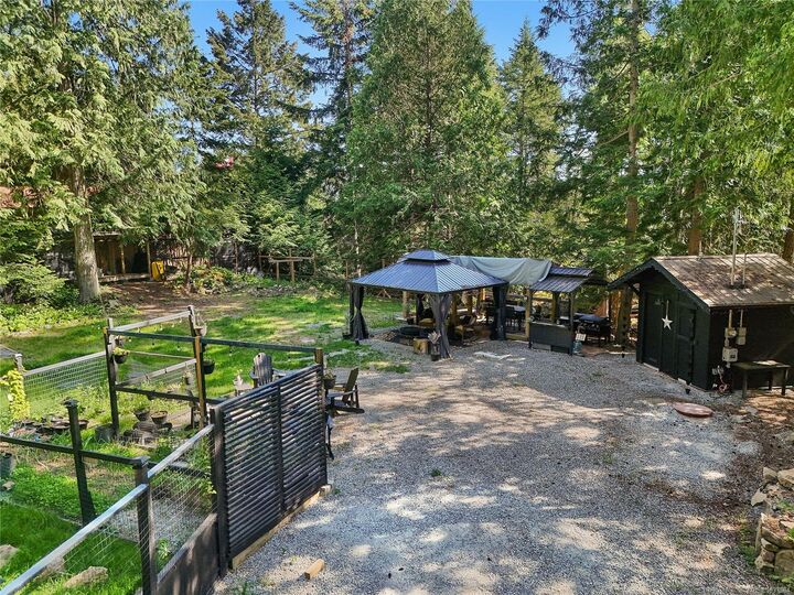 Property Photo: 506 Bluff Way BC V0N 2J2