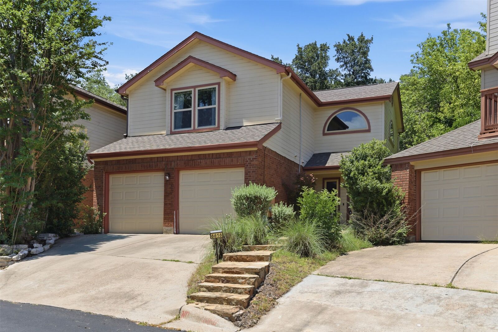 Property Photo: 6616 Mesa Hollow Drive TX 78750