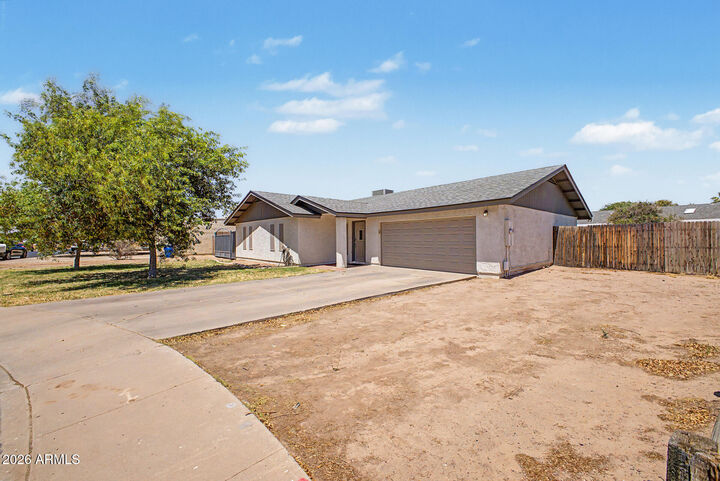 Property Photo:  1727 N Summer Circle  AZ 85203 