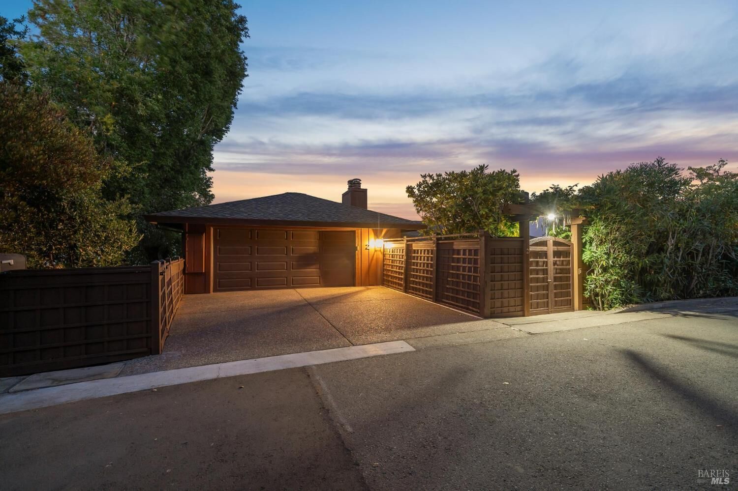 Property Photo:  2 Place Moulin  CA 94920 