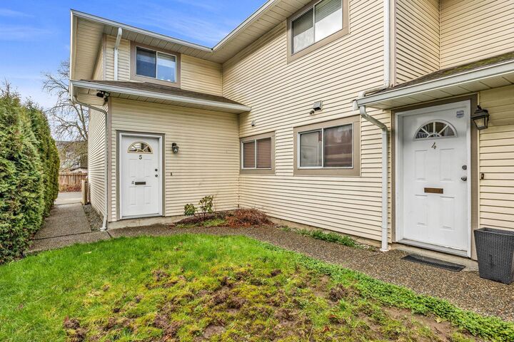 Property Photo: 19690 56 Avenue 4 BC V3A 3X6