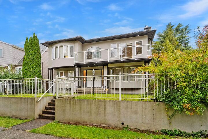 1405 Edinburgh Street — photo 1