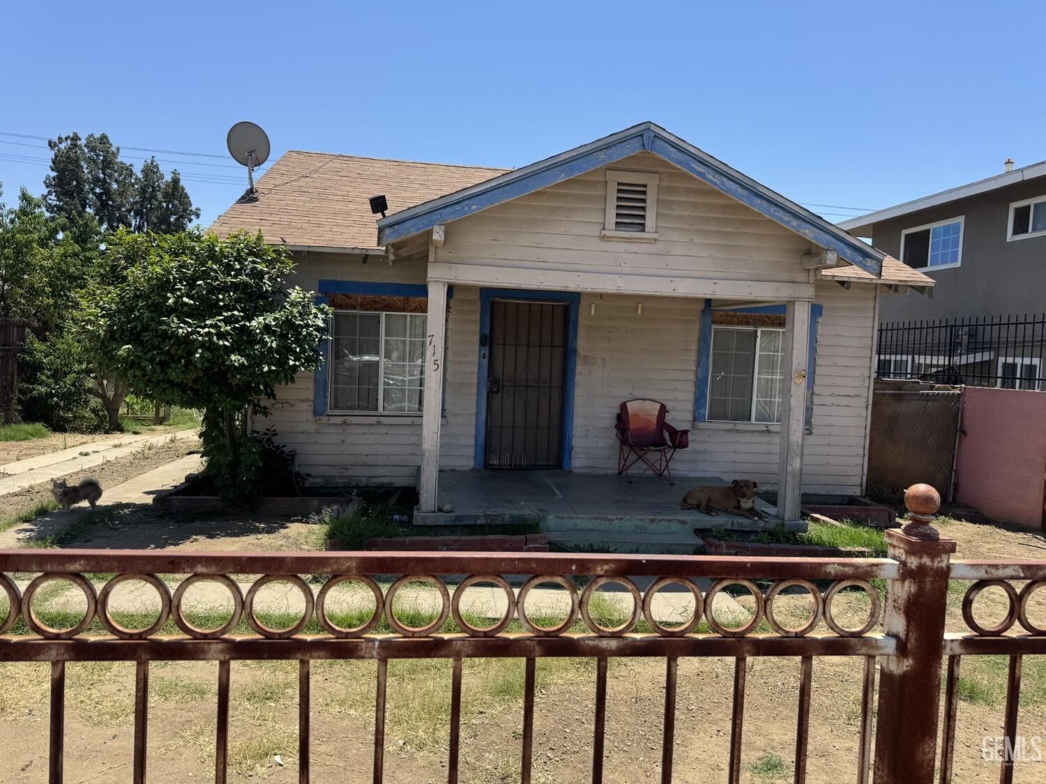 Property Photo:  715 Knotts Street  CA 93305 
