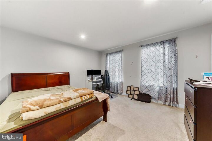 Property Photo:  305 Goodwick Drive  DE 19709 