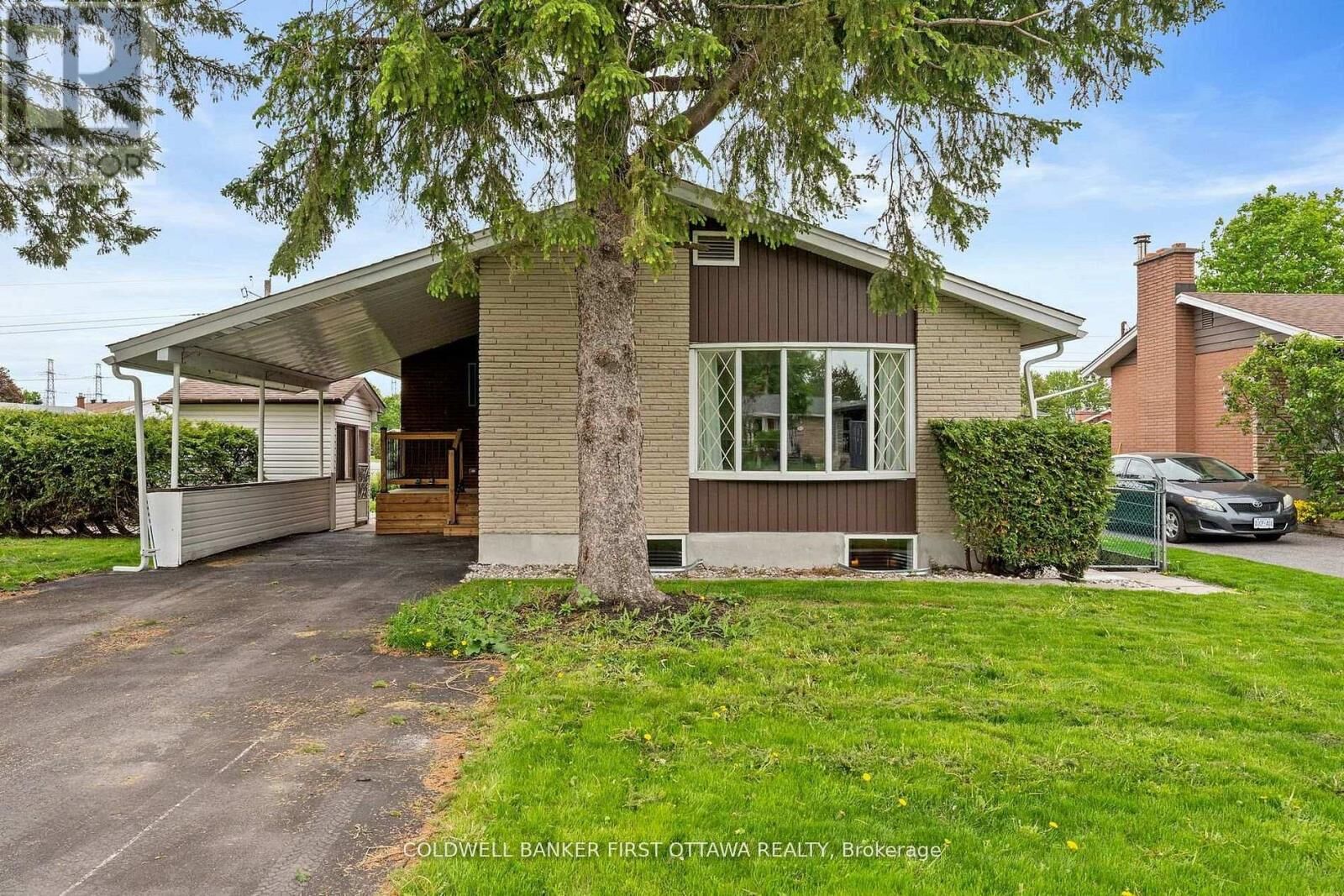 Property Photo:  26 Spring Garden Avenue  ON K2G 3B4 