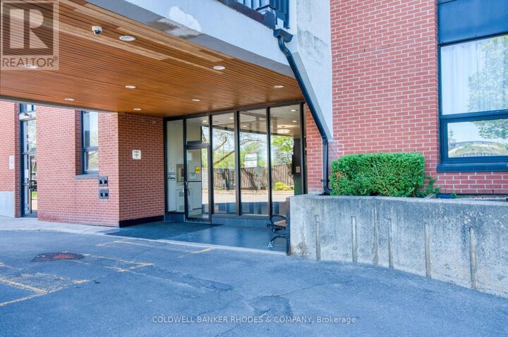Property Photo:  2951 Riverside Drive 303  ON K1V 8W6 