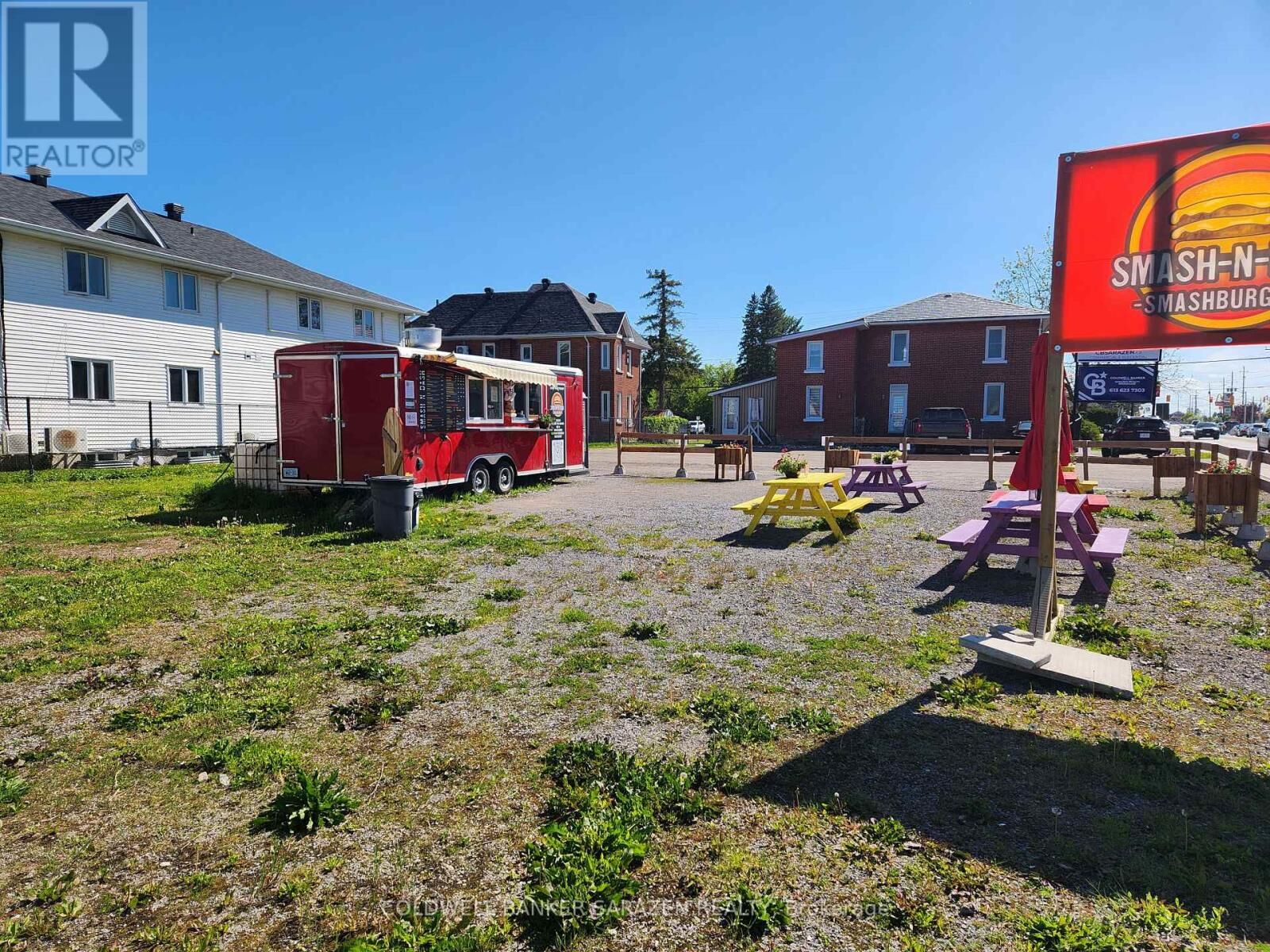 Property Photo:  182 Daniel Street South  ON K7S 2L8 