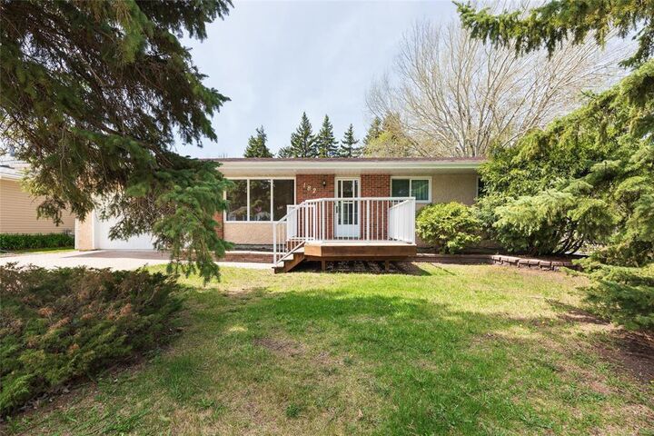 Property Photo:  182 Lilac Bay  MB R5G 2E5 