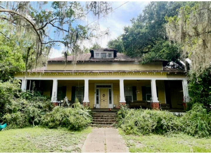 Property Photo:  422 Hampton Street  SC 29488 