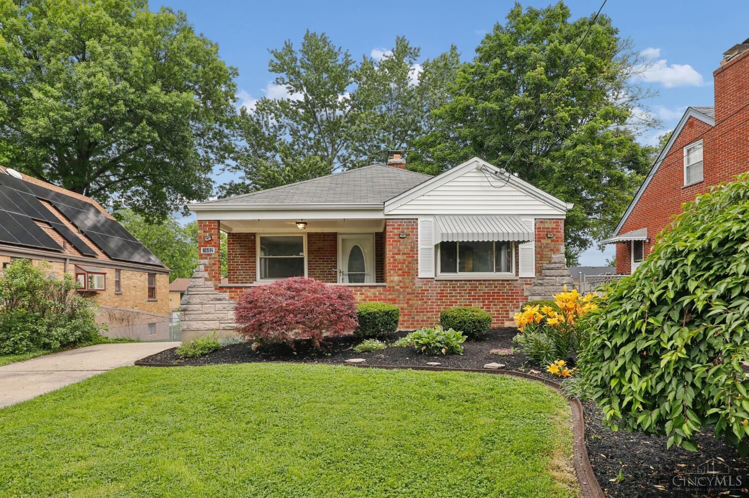 Property Photo: 2692 Breezy Way OH 45239