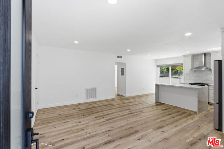 Property Photo: 929 N Stanley Ave CA 90046