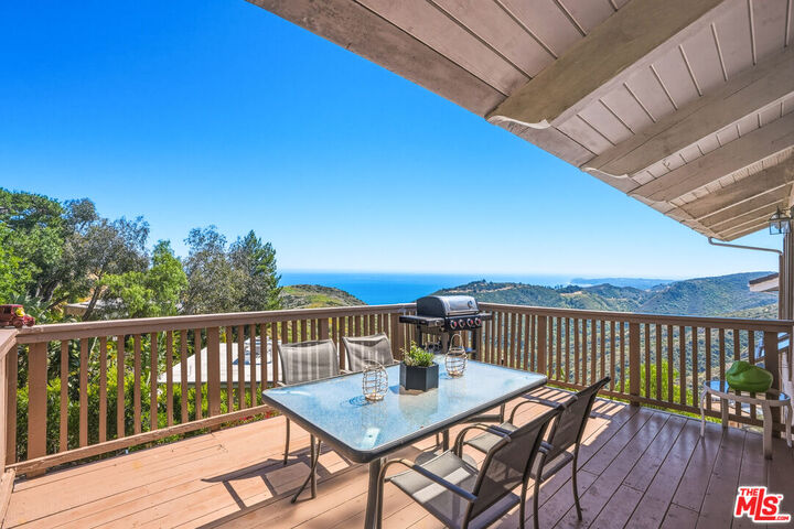 Property Photo: 2965 Seabreeze Dr CA 90265