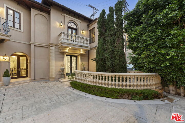 Property Photo:  1465 N Robmar Dr  CA 90210 