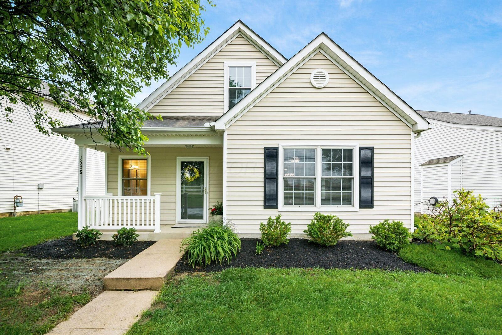Property Photo:  1528 Electra Street  OH 43240 