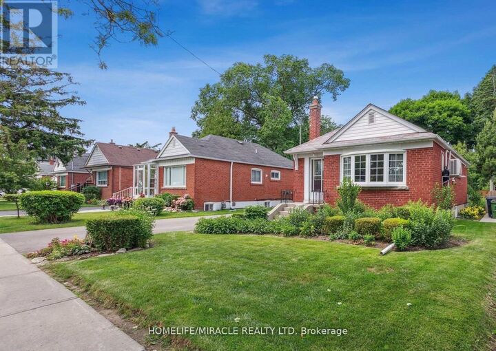 Property Photo: 978 Pharmacy Avenue Bsmt ON M1R 2G6