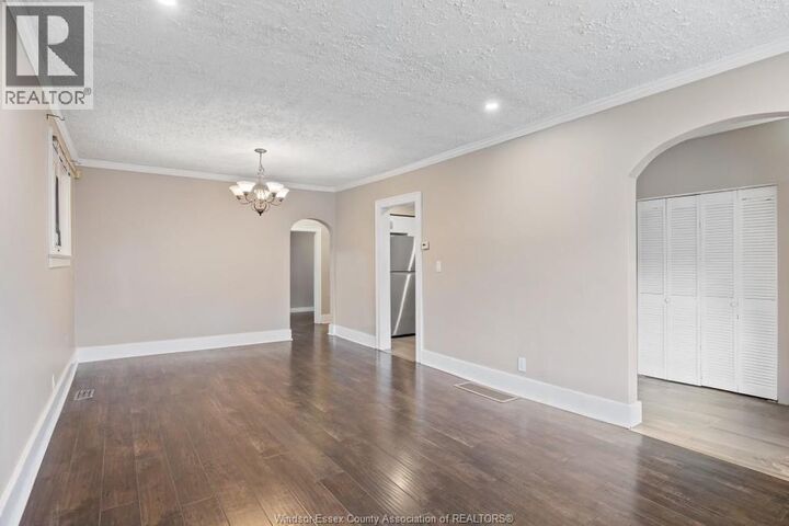 Property Photo:  835 Moy Avenue Main  ON N9A 2N7 