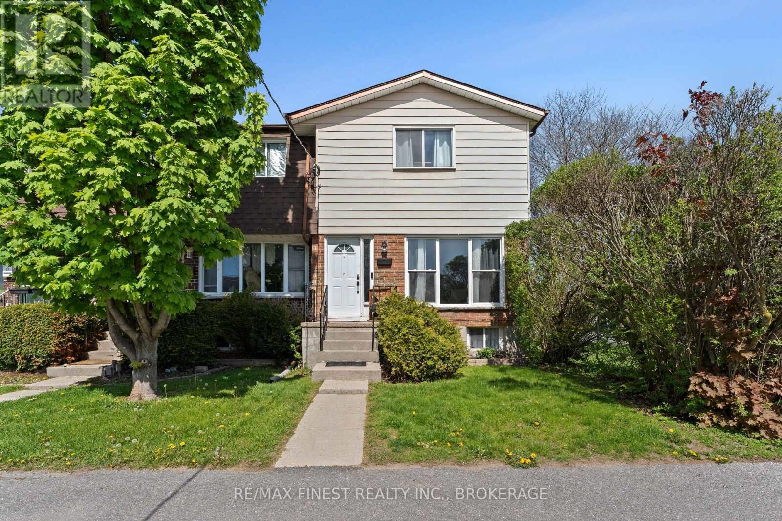 Property Photo:  30 Addington Street 24  ON K7N 1C5 