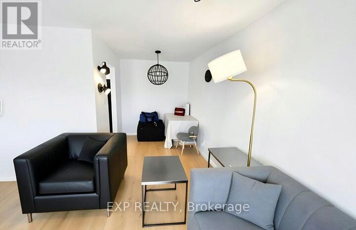 Property Photo:  136 Conway Drive 60  ON N6E 3N1 