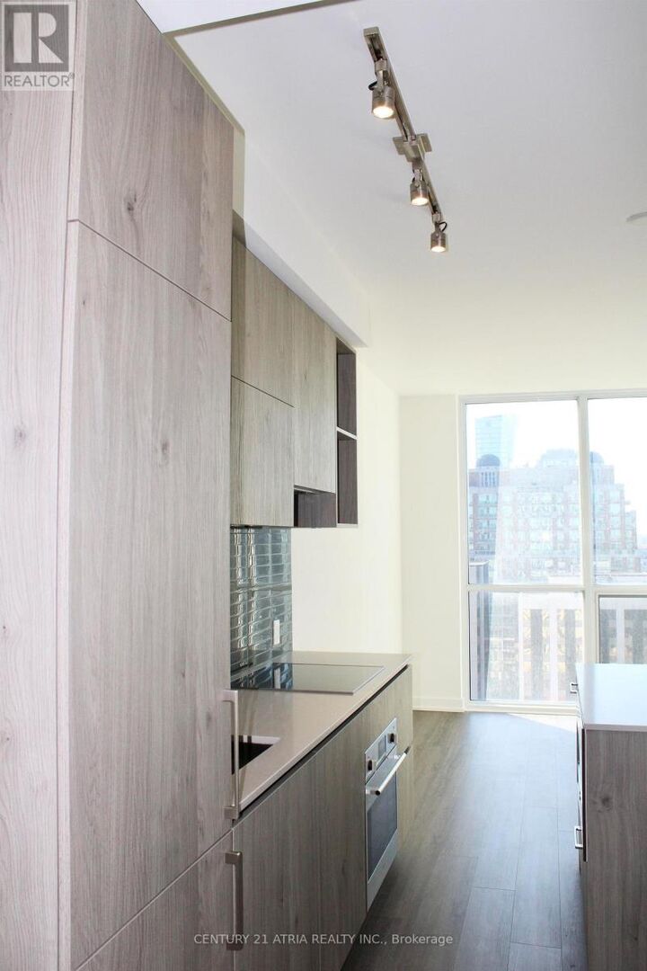 Property Photo:  1 Yorkville Avenue 1203  ON M4W 0B1 