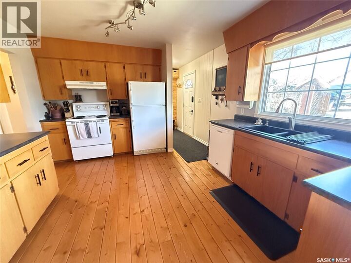 Property Photo:  1009 First Street  SK S4A 0G7 