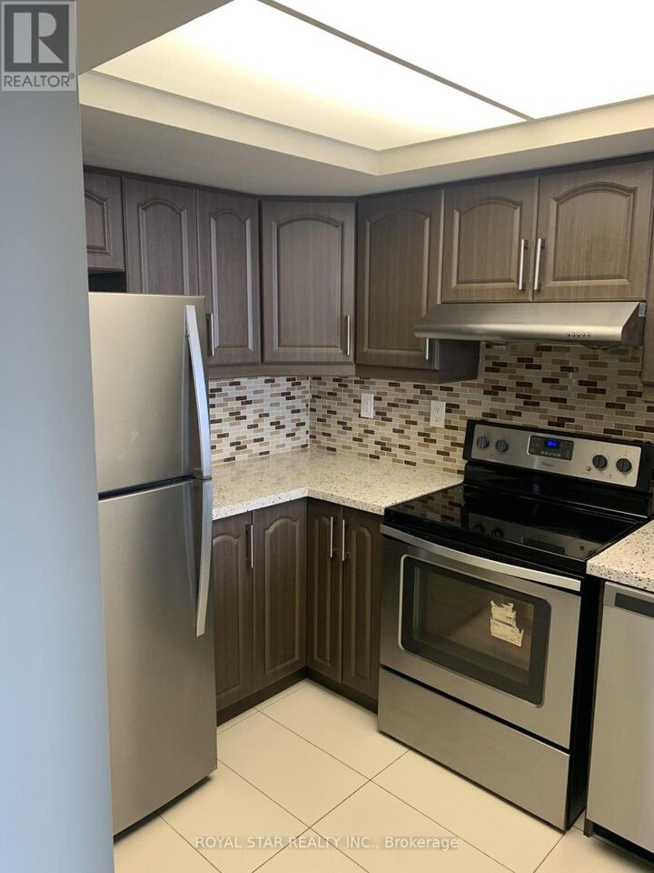Property Photo: 4470 Tucana Court 1901 ON L5R 3K8