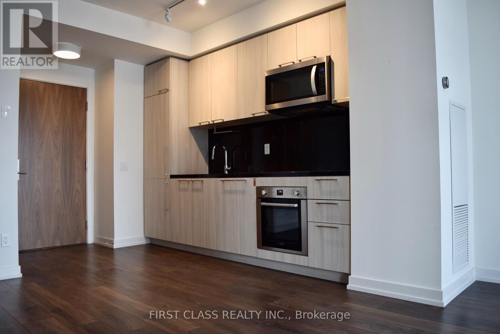 Property Photo:  1 Grandview Avenue 705  ON L3T 0G7 
