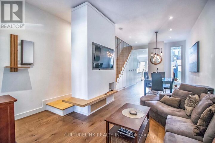 Property Photo:  121 Montrose Avenue Upper  ON M6J 2T6 