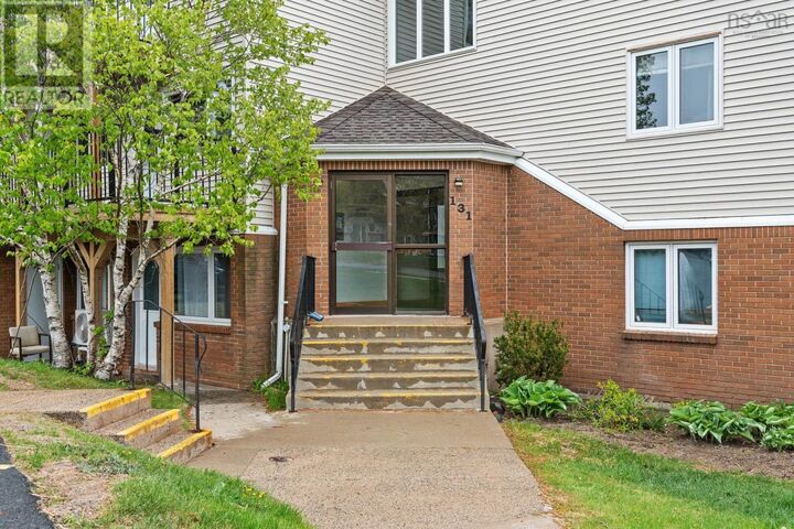 131 Farnham Gate Road 303 — photo 1