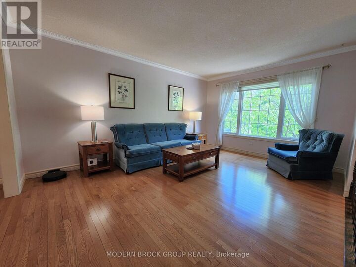 Property Photo: 382 Pearl Street West ON K6V 4E5