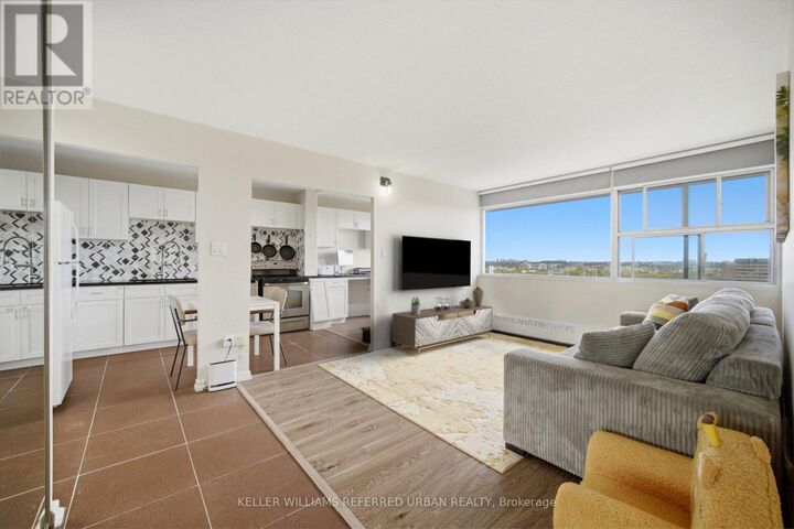 Property Photo:  715 Don Mills Road 2204  ON M3C 1S5 