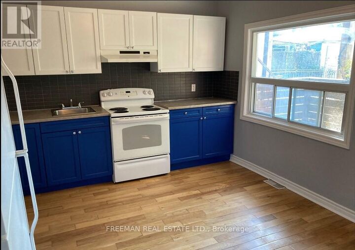 Property Photo:  985 Dupont Street 1  ON M6H 1Z5 