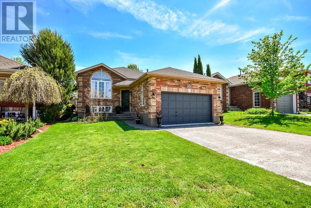 Property Photo:  53 Forest Dale Drive  ON L4M 6M9 