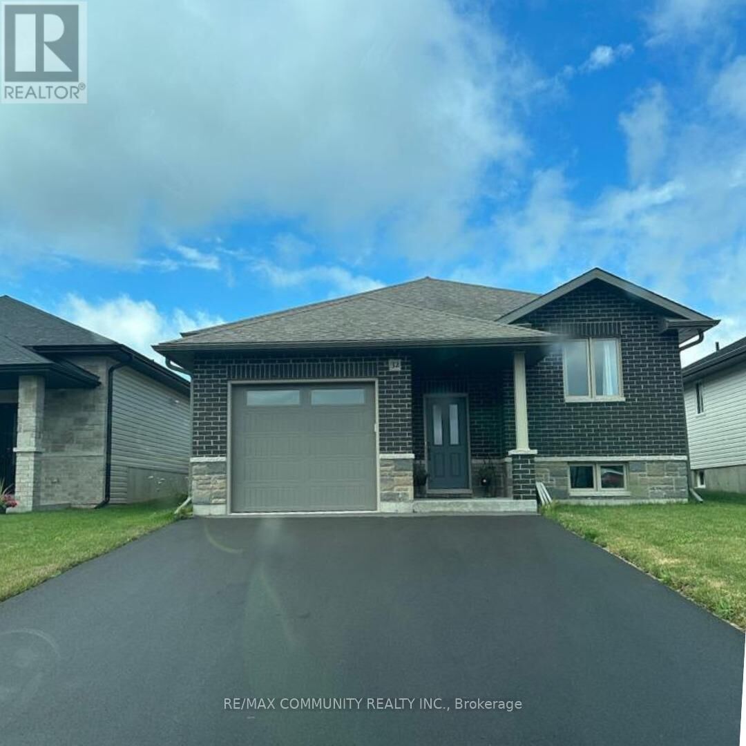Property Photo:  32 Cattail Crescent  ON K8V 0J4 