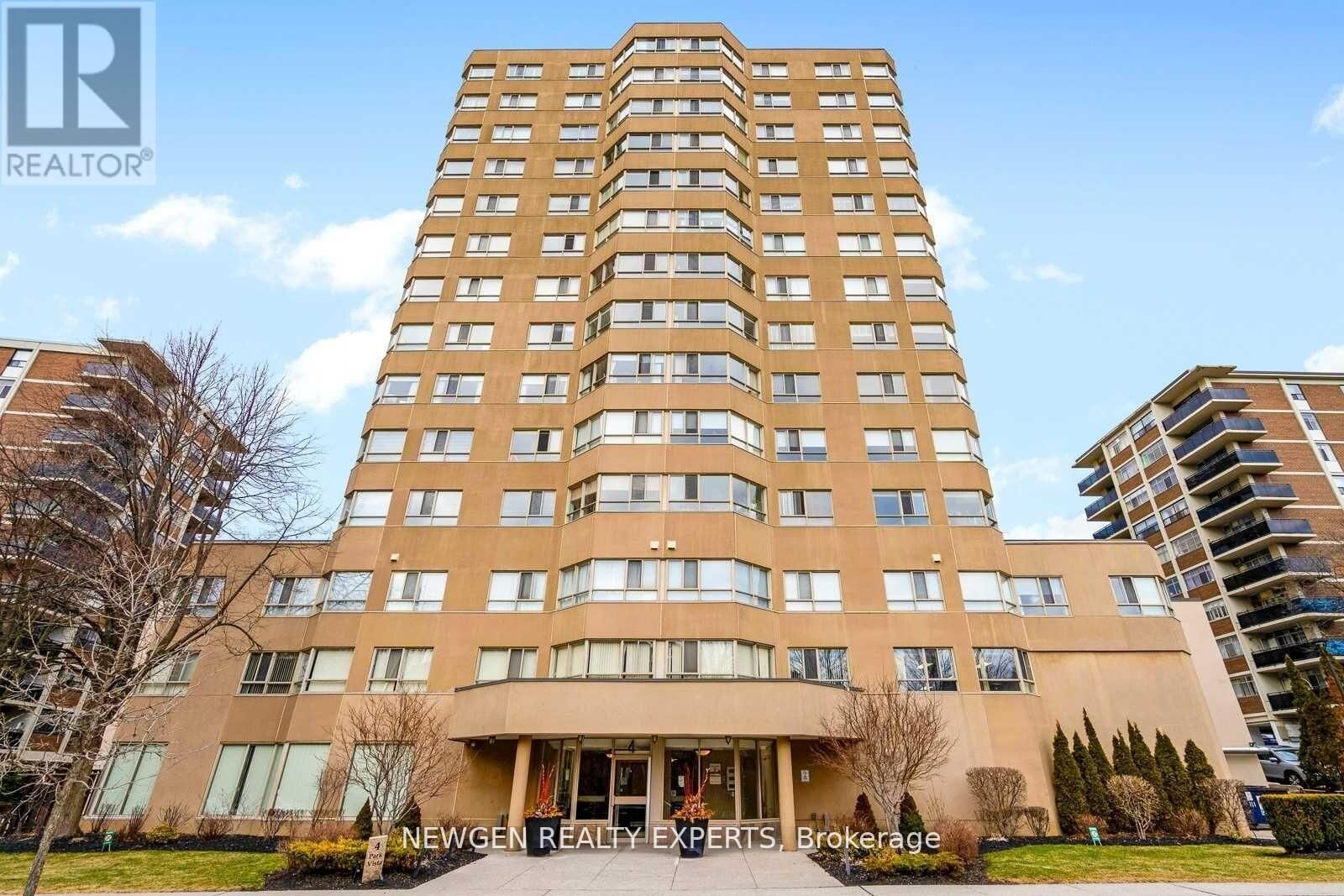 Property Photo:  4 Park Vista Drive 1514  ON M4B 3M8 