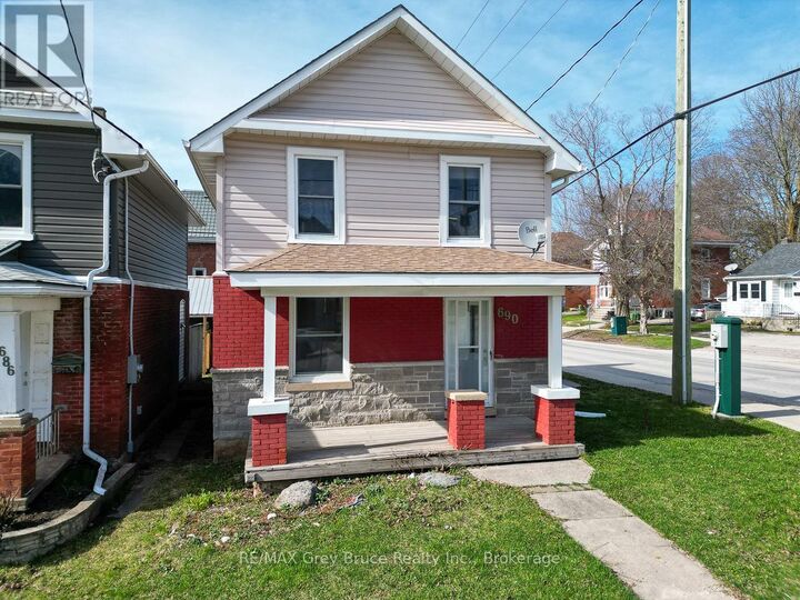 Property Photo:  690 8th Street East  ON N4K 1L8 