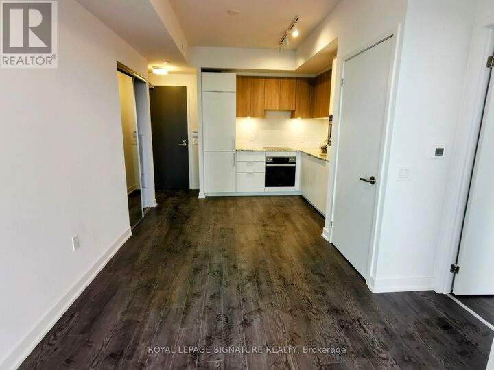 Property Photo:  20 O'Neill Road 729  ON M3C 0R2 