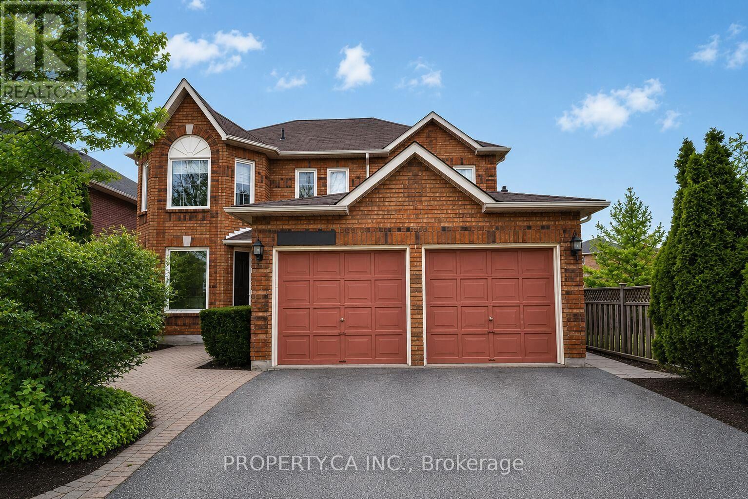 Property Photo: 2194 Wildwood Crescent East Lower ON L1X 2R6