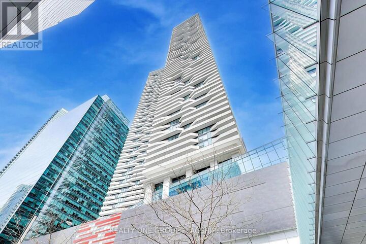 Property Photo: 88 Harbour Street 2107 ON M5J 0C3