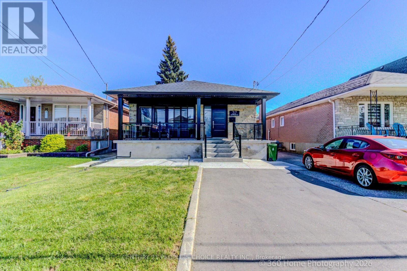 Property Photo:  37 Bentworth Avenue Lower  ON M6A 1P1 