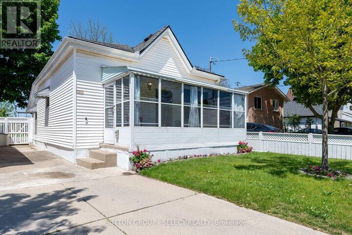 Property Photo:  582 Hill Street  ON N6B 1G1 