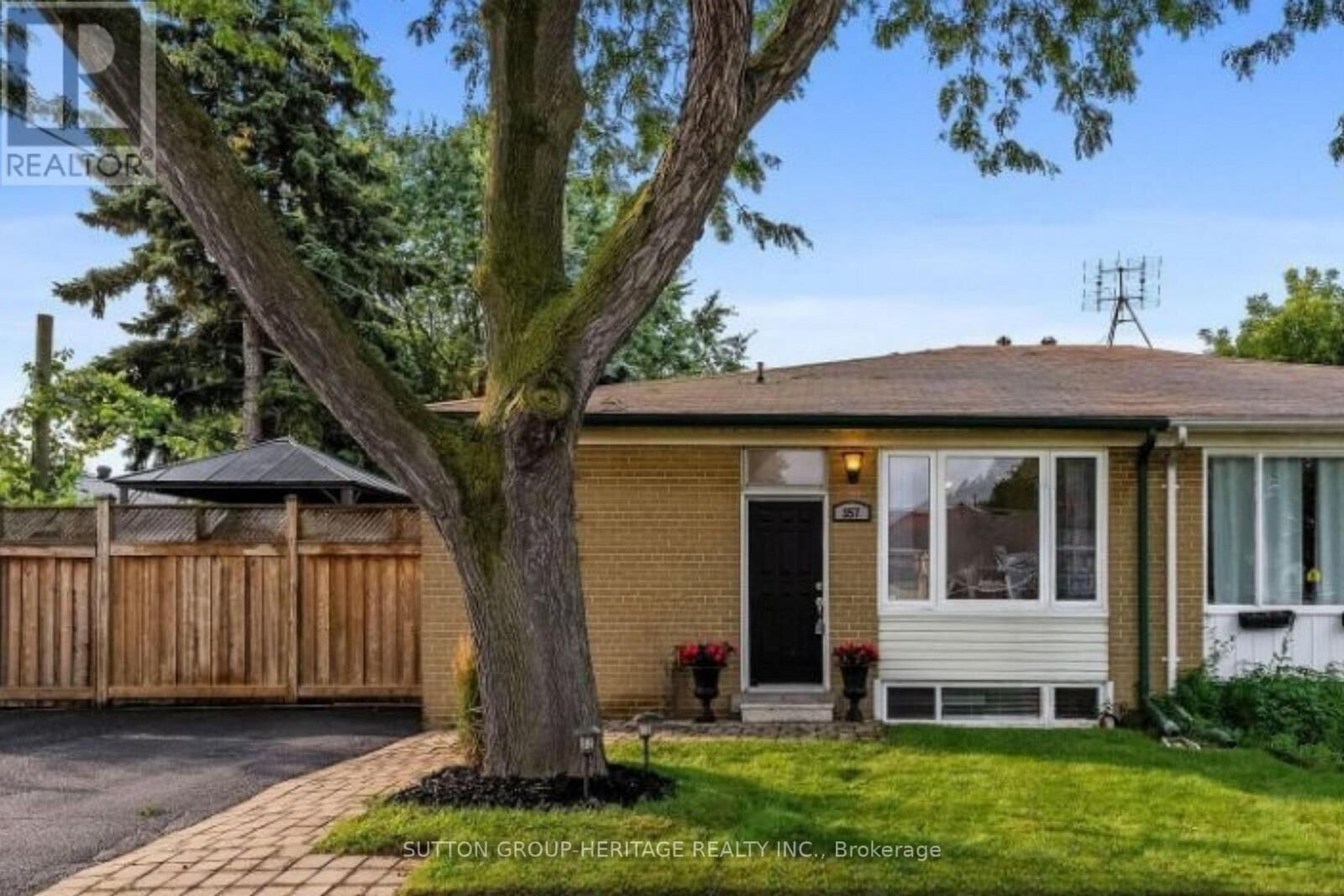Property Photo:  357 Dovedale Drive  ON L1N 1Z8 