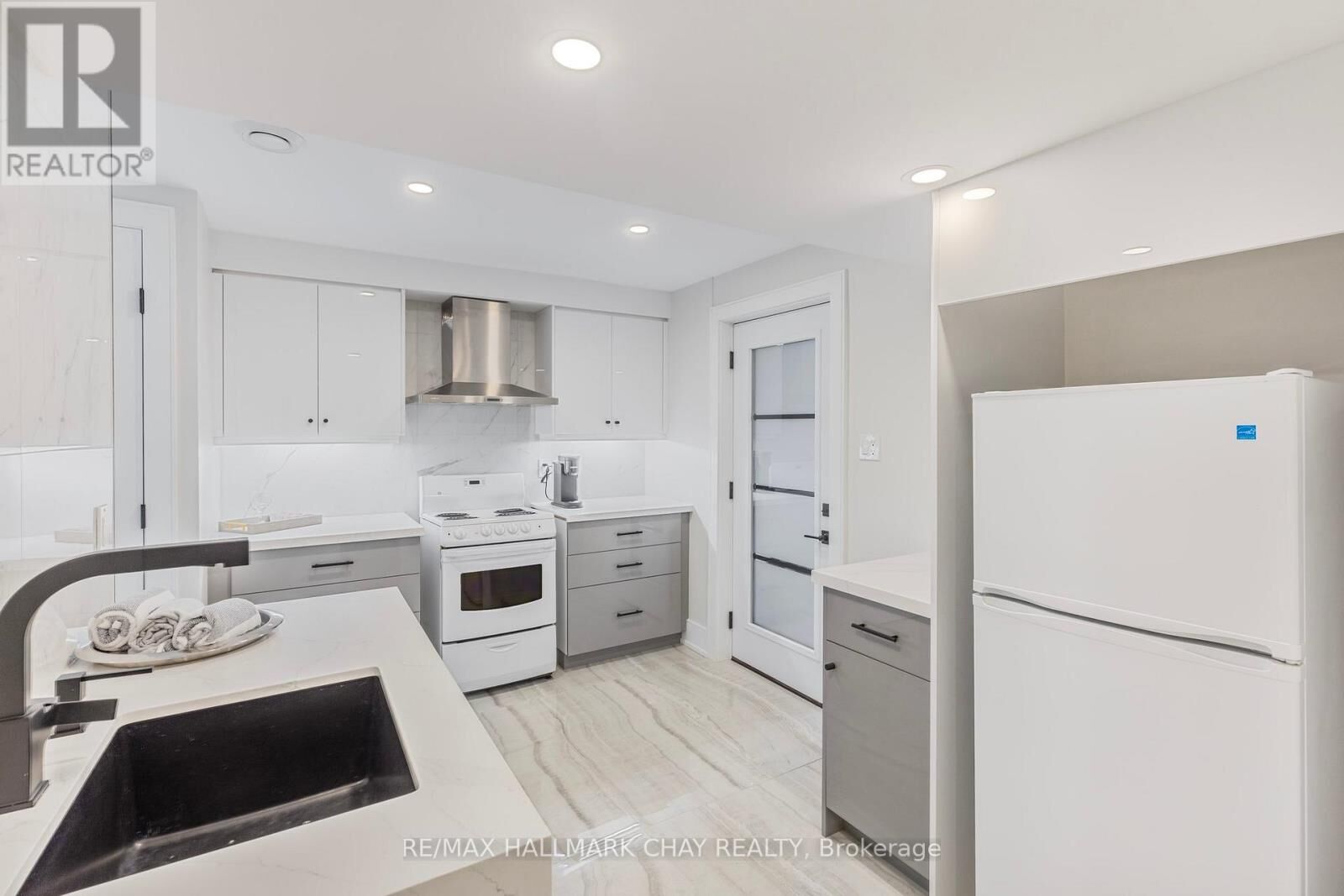 Property Photo:  12 Tower Court Lower  ON L3Z 2V2 
