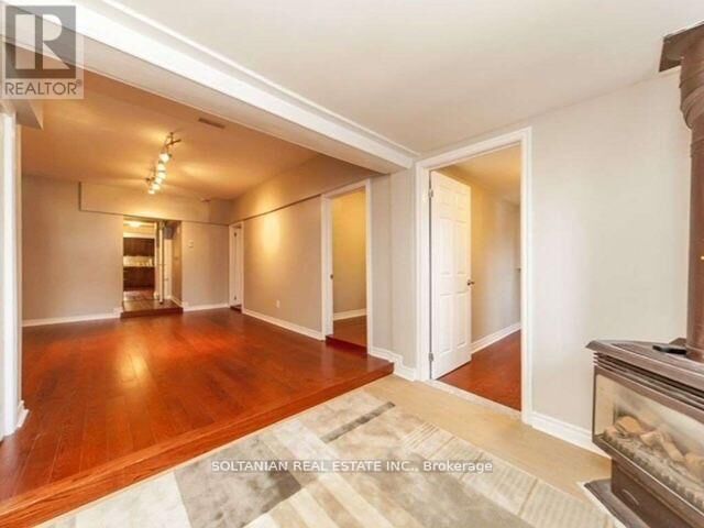 Property Photo: 257 Parkwood Avenue ON L4P 2X2