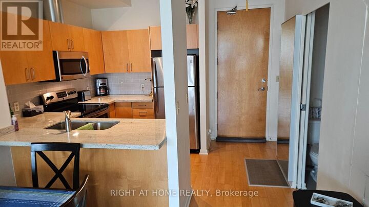 Property Photo:  388 West Richmond Avenue West 910  ON M5V 3P1 