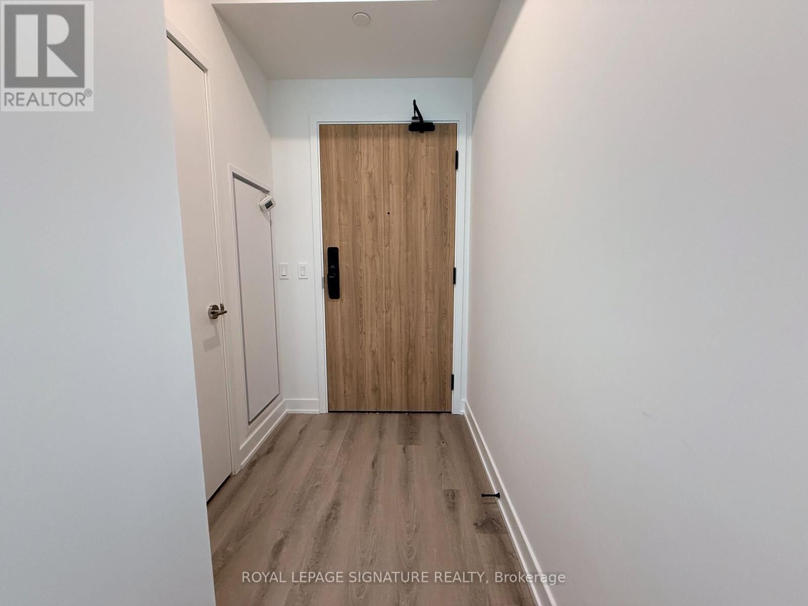 Property Photo:  1 Fairview Road East 1911  ON L5A 4C6 