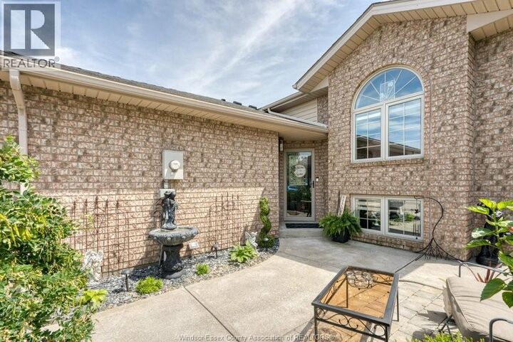 Property Photo:  411 Rosewood Drive  ON N8L 1B9 