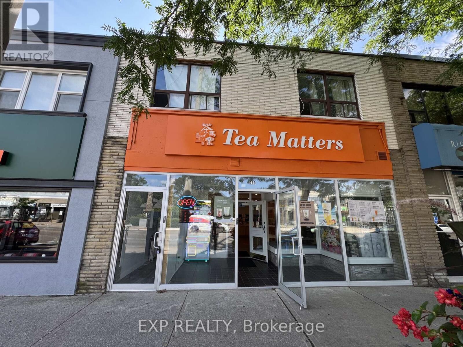 Property Photo:  259 Lakeshore Road East 5  ON L5G 1G8 